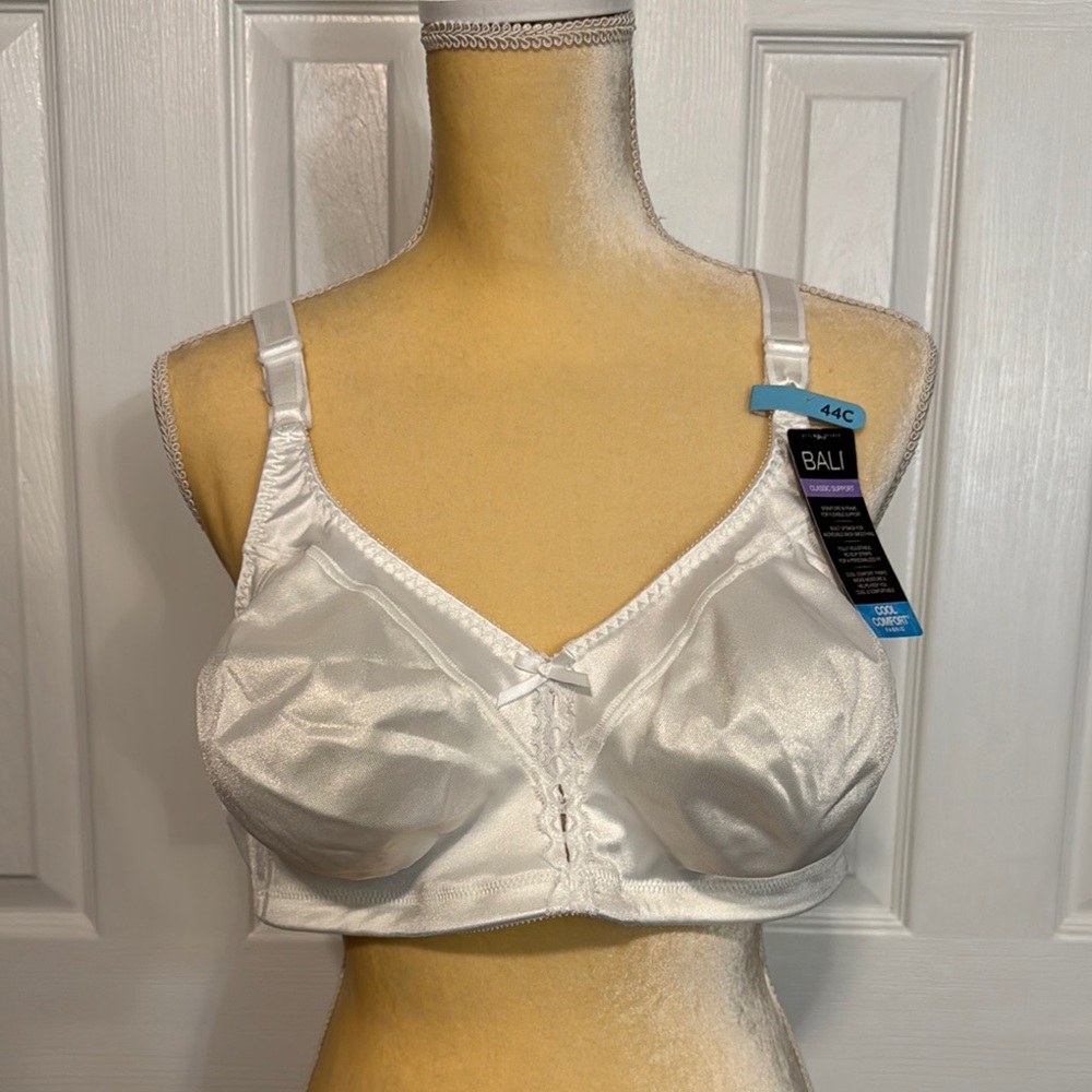 Bali White Classic Underwire Bra with Adjustable Straps